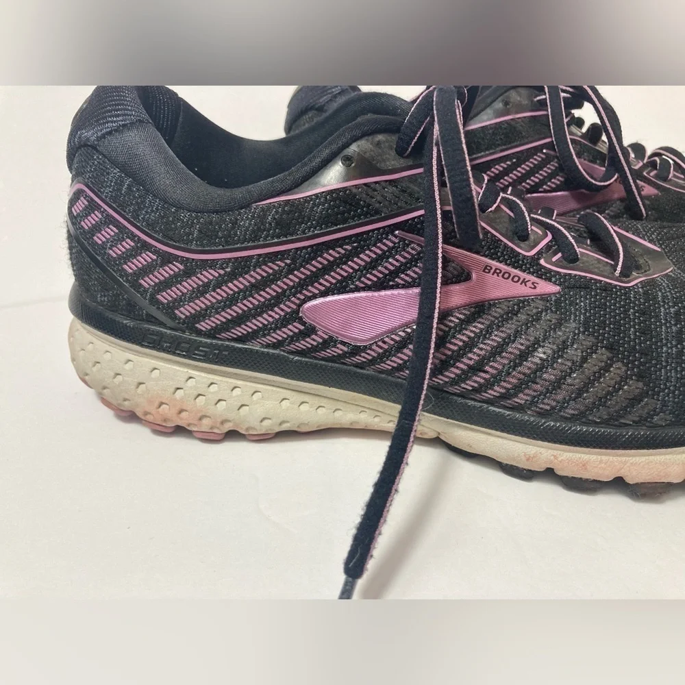 Brooks Ghost 12 black and purple tie string running shoes 9.5 athletic